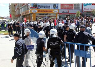 Demirtaş’ın Miting Öncesi Linç Girişimi