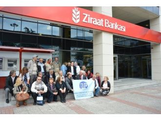 Dosya Masraflarının Geri Ödenmesini İsteyen Tüketicilerden Eylem