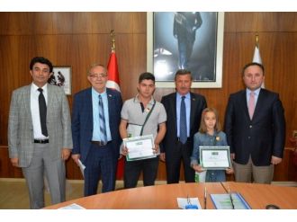 Öğrenciler, ’Sağlıklı Gelecek’ İçin Ödüllendirildi