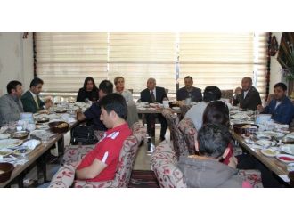 Chp Van Milletvekili Adayı Kartal Basınla Bir Araya Geldi