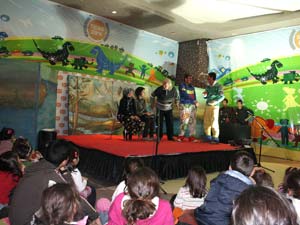 Minik İzleyiciler ‘Yalancının Mumu’ İsimli Tiyatro İle Buluştu