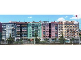 D-100’e Bakan Binaların Dış Cepheleri İyileştirildi