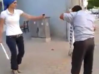 Kadın, Adamı Sopayla Dövdü, Sosyal Medyada Paylaştı