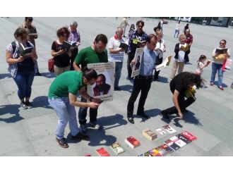 Gökçe Fırat İçin Adliye Önünde Kitap Okuma Eylemi