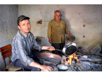 Seyyar Kalaycılar Mesleklerini Yaşatmaya Devam Ediyor
