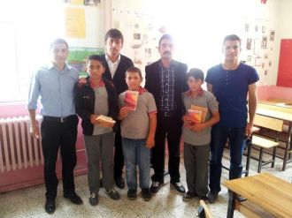 Sorgun Aktif Gençlik Topluluğundan Öğrencilere Kitap Hediyesi