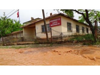 Kırıkkale’nin Hıdırşeyh Köyünde 3 Evi Sel Suları Bastı