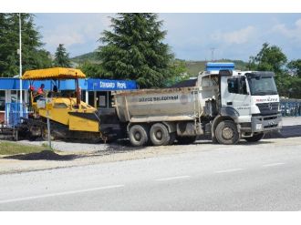 Düzce Belediyesi Asfalt Ekibi Çalışıyor