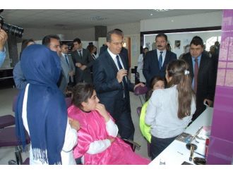 Vali Taşyapan’dan Okul Ziyareti