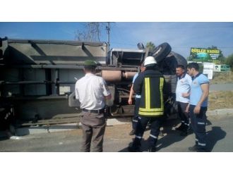 Sıkışan Sürücüyü İtfaiye Kurtardı