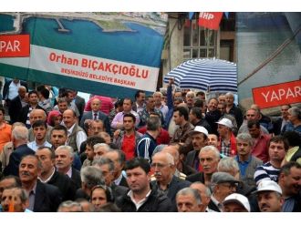 Ak Parti Mitingi’nde Bozkurt İşareti Gerginliği