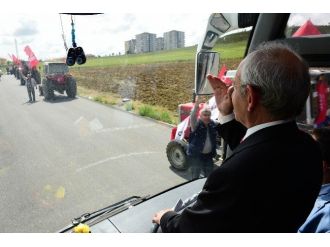 Kılıçdaroğlu’nu Polatlı’da Çiftçiler Traktörleriyle Karşıladı