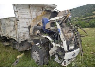 Balıkesir’de Kamyon Uçuruma Yuvarlandı: 5 Yaralı