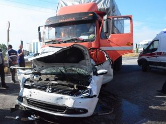 Kamyon, Işıkta Bekleyen Araçların Arasına Daldı