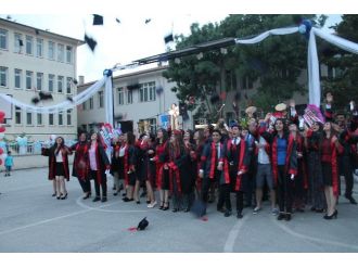 Tarihi Erzincan Lisesi 65. Mezunlarını Coşkuyla Uğurladı