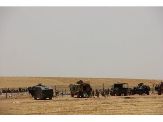 Suriyeliler Türkiye Sınırına Kaçıyor