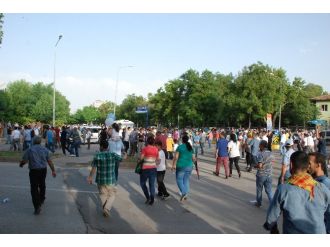 Hdp Mitinginde Trafo Patlaması: Yaklaşık 20 Yaralı