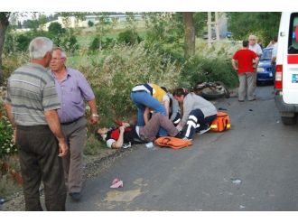 Motosiklet Minibüs İle Çarpıştı: 1 Yaralı