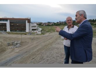 Başkan Karataş Yapımı Devam Eden Çalışmalarını İnceledi