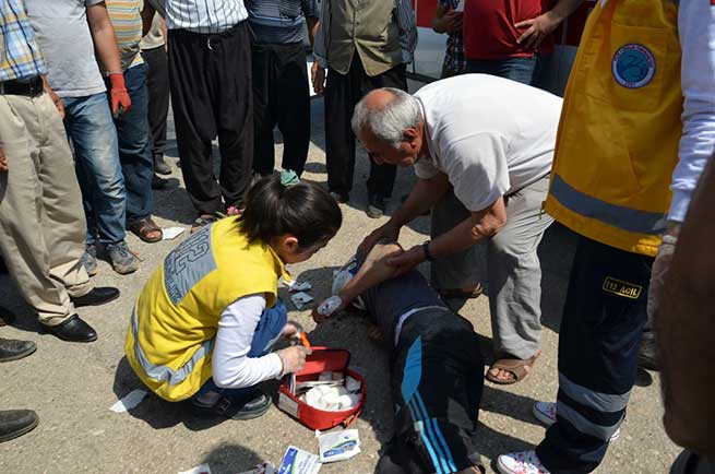 Motosiklet İle Otomobil Çarpıştı: 3 Yaralı