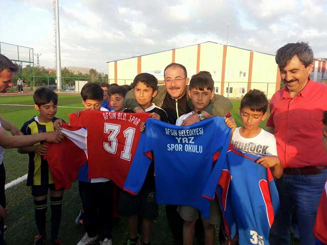 Başkan Güven’den Geleceğin Futbol Yıldızlarına Forma…