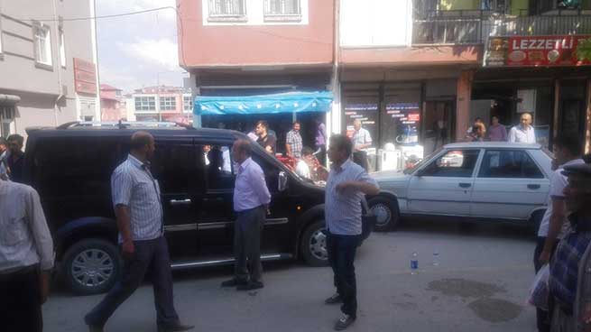 Araçların Arasında Kalan Kadın Yaralandı Çocuğu Kurtuldu