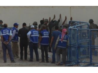 Sınırda Hareketli Anlar ! Türk Askerleri Gözaltına Aldı