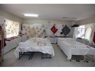 Başkan Özakcan, El Sanatları Sergi Açılışına Katıldı