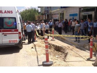 Yeğenleri, Cami İmamını Keserle Dövdü