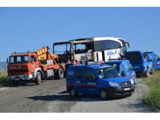 Seyir Halindeki Otobüs Alev Alev Yandı