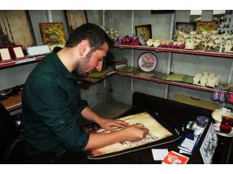 Van’da Kıt İmkanlarla Hat Sanatını Yaymaya Çalışıyor