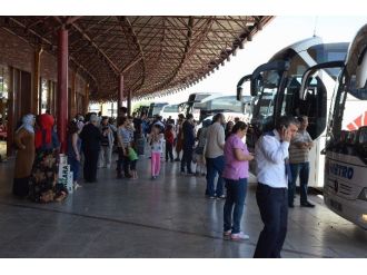 Otogar En Yoğun Günlerini Yaşamaya Başladı