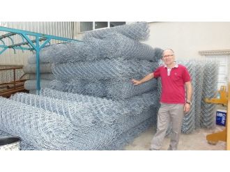 Burhaniyeli Makine Teknisyeni Ürettiği Tel Örme Makinelerini Dünyaya İhraç Ediyor