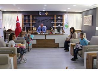 Başkan Şahiner Öğrencilerin Sevinçlerine Ortak Oldu