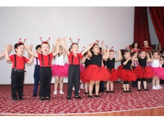 Hastane Kreşinde Yıl Sonu Gösterisi
