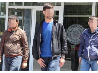 Şüpheli Araçta Polis Malzemesi Ele Geçti: 3 Gözaltı