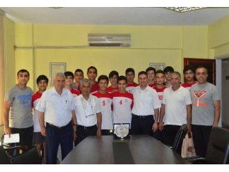 Ataşbak Türkiye İkincisi Hentbolcuları Kabul Etti