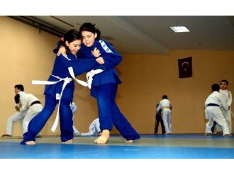 Osmangazi Belediyesi Yaz Spor Okulları Kapılarını Açıyor