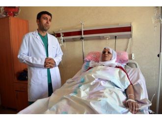 Tatvan’da Bölgenin İlk Kalın Bağırsak Kanseri Ameliyatı Yapıldı