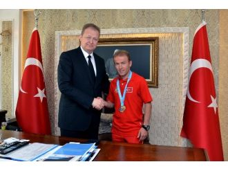 Milli Atlet Muslu Vali Yavuz’u Ziyaret Etti