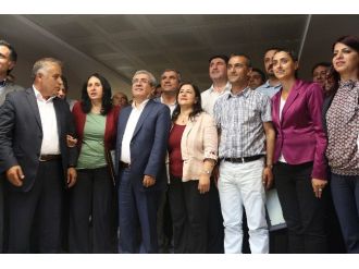 Hdp Diyarbakır Milletvekilleri Mazbatalarını Aldı