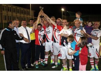Kurumlar Arası Fulbol Turnuvasının Şampiyonu Arifiye Belediyesi Oldu