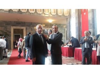 Özbakır Ve Çaturoğlu’na Rozetleri Takıldı