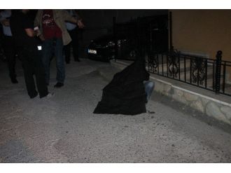 Evine Giderken Yolda Düşüp Öldü
