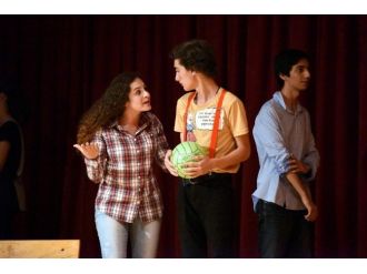 ’Ah Şu Gençler’ Aliağa’da Sahnelendi