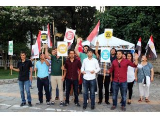 Ak Gençlerden ‘Mursi’ Protestosu
