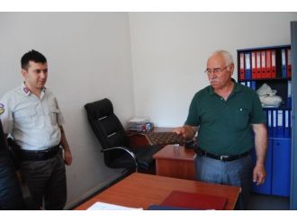 Minibüste Bulduğu Cüzdanı Jandarmaya Teslim Etti