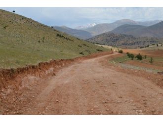 Korkuteli’nde Yol Çalışmaları Devam Ediyor