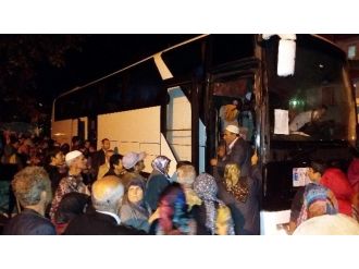 Umre Yolcuları, Dua Ve Gözyaşları İle Uğurlandı