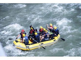 Zap Suyu’nda Rafting Coşkusu